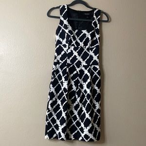 White House black market Sheath dress w/ POCKETS